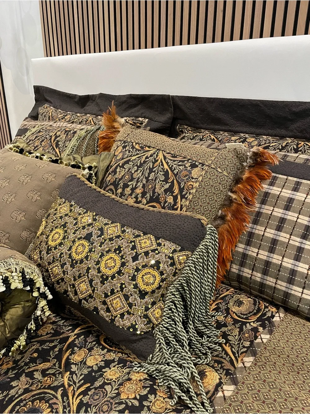 Luxury Brown and Black Paisley Quilt Set